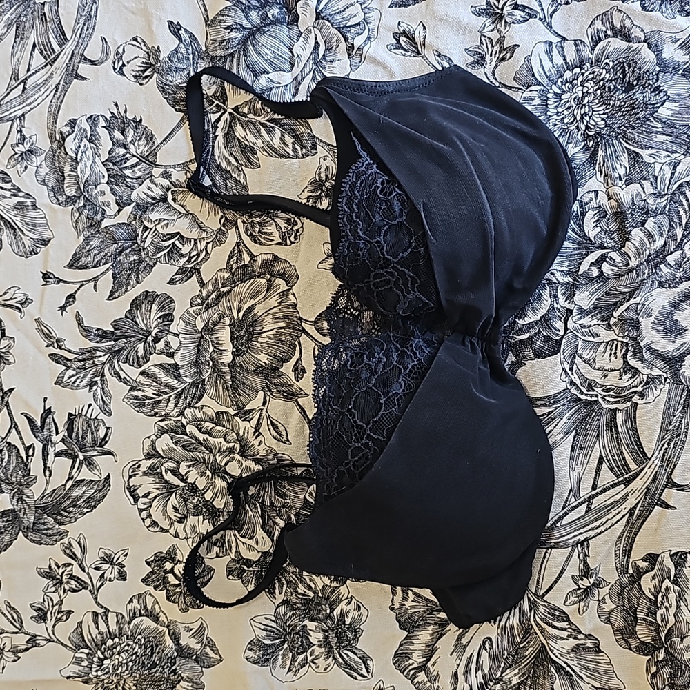 Victoria’s Secret Push Up Lace Dentelle Bra Black 32C